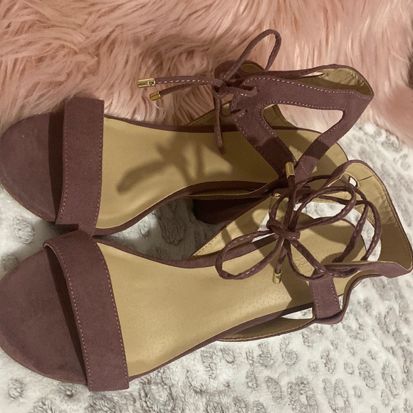 👠 Charlotte Russe Faux Suede Heels - Picture 3 of 5